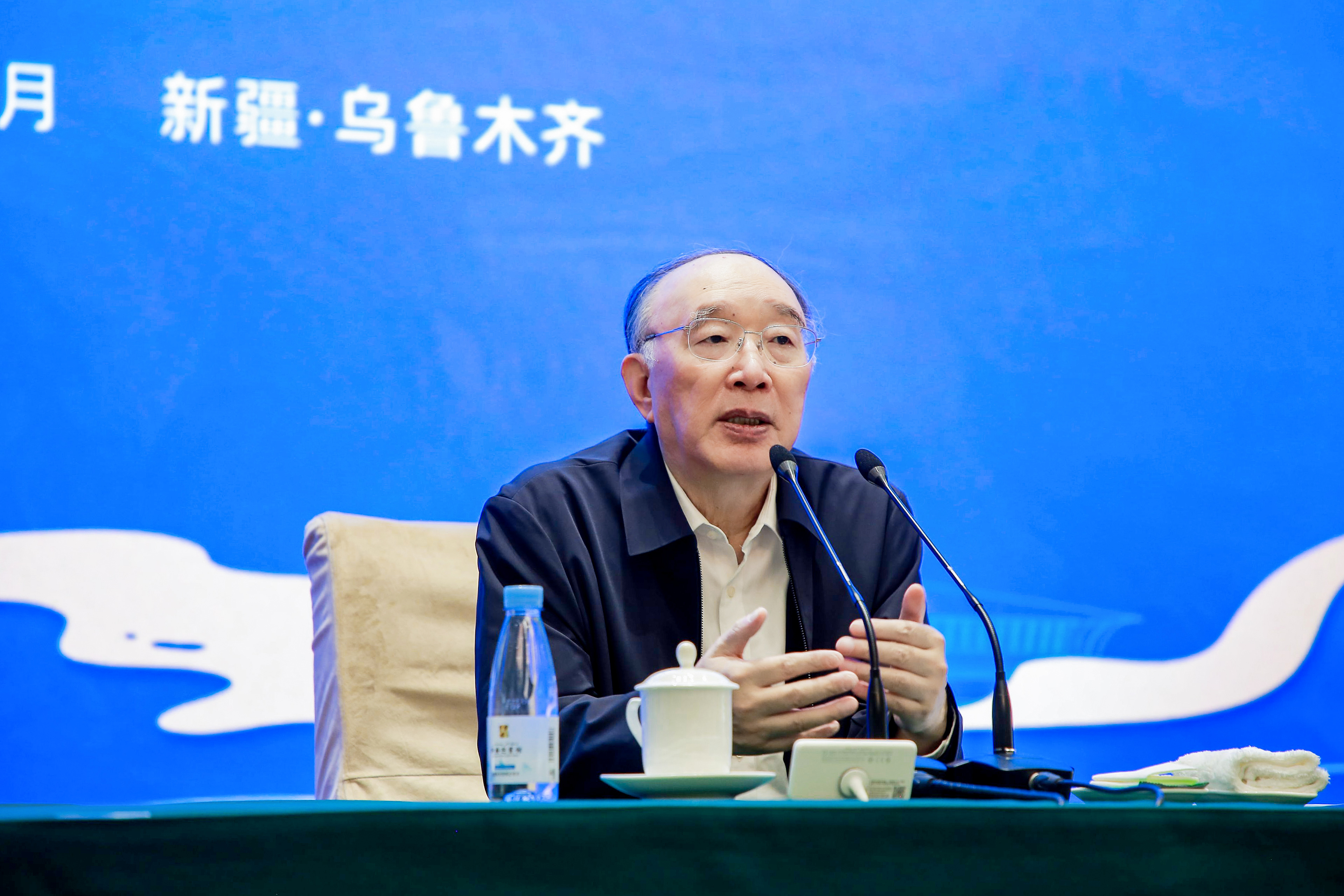 重慶市原市長、中國金融40人論壇學(xué)術(shù)顧問黃奇帆.JPG